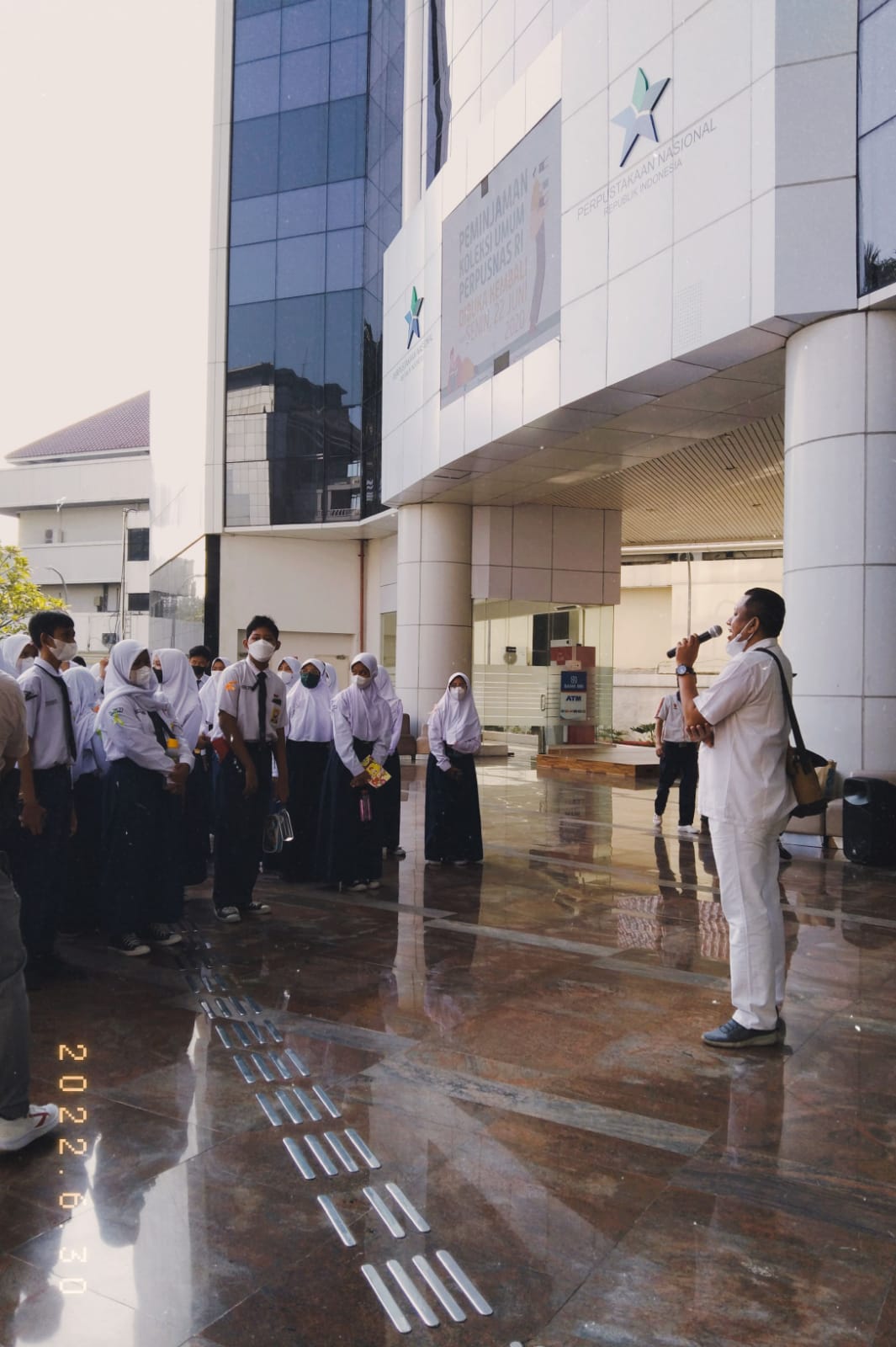 Berjabat dalam Kata, Bersua dalam Makna: Jejak Kolaborasi Pelangi Eka Nusa dan Perpustakaan Nasional